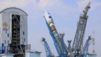 روسيا تنصب الصاروخ الذي سيحمل مركبتها القمرية إلى الفضاء 