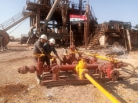 وزير النفط يتفقد حقل الشريفة ويُعلن عن انتهاء عمليات إصلاح بئر شريفة 6 بنجاح