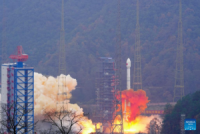 الصين تطلق قمرين صناعيين لتعزيز خدمات نظام بيدو-3 للملاحة عبر الأقمار الصناعية