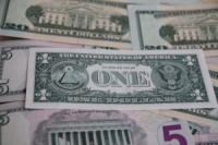 وكالة أمريكية: 2023 عام قاتم على الدولار