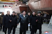 كيم جونغ أون يدعو إلى تعزيز القوة البحرية لبلاده وتكثيف الاستعداد للحرب