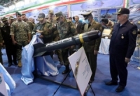 إيران تزيح الستار عن نسخة مطورة من صاروخ 