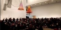 محتجون يقتحمون متحف الفن الحديث في نيويورك للمطالبة بوقف جرائم الاحتلال في قطاع غزة