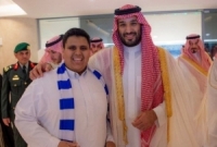 مشجع يطلب التقاط صورة مع ولي العهد السعودي والأمير يتفاعل بإيجابية