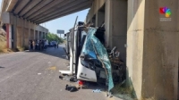 وفاة 6 أشخاص وإصابة آخرين جراء حادث سير بولمان قرب مدخل مدينة اللاذقية