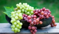 العنب رغم فوائده قد يتحول إلى خطر صامت في هذه الحالات العنب رغم فوائده قد يتحول إلى خطر صامت في هذه الحالات
